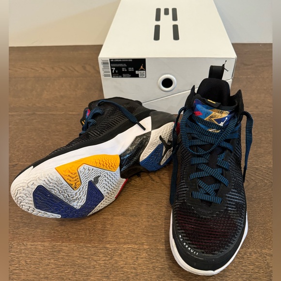 ** SOLD**Air Jordan XXXVII youth size 7 - Picture 1 of 10